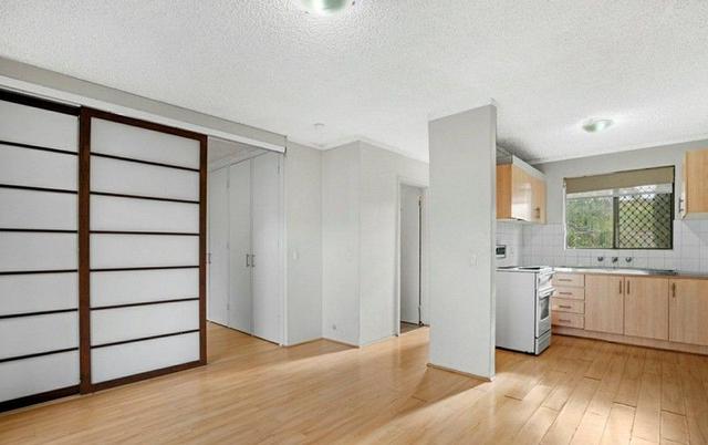 4/135 Hubert  Street, WA 6101