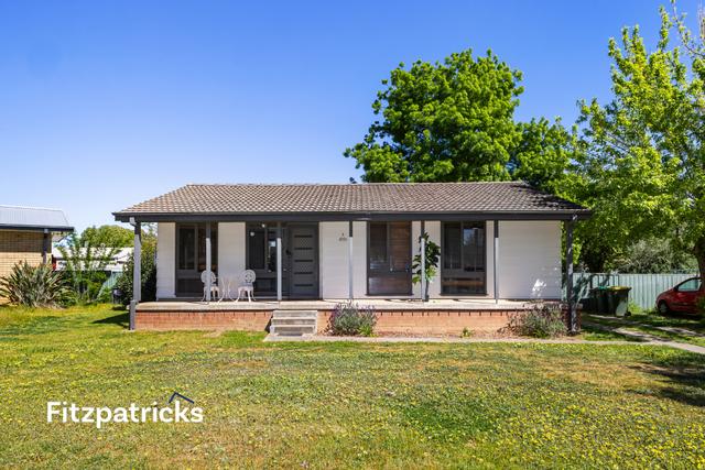 5 Meads Place, NSW 2650