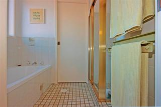 Bathroom (2010-07-23)