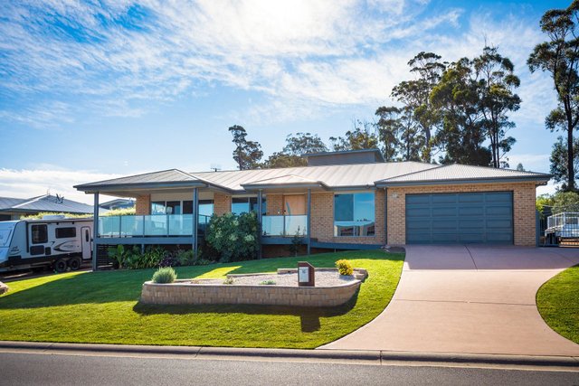 10 The Crest, NSW 2548