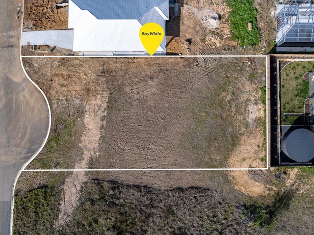 10 Oak Grove, NSW 2582