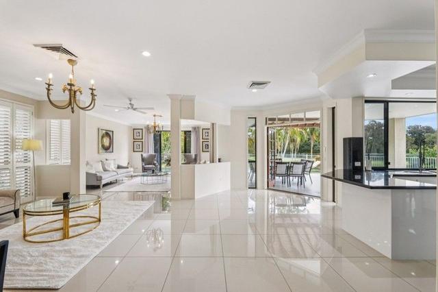 8 Meadowlake  Drive, QLD 4211