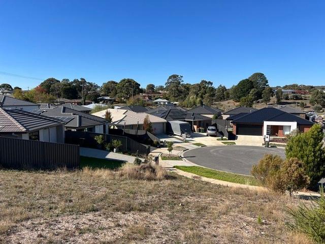 8 Cowley Court, VIC 3350