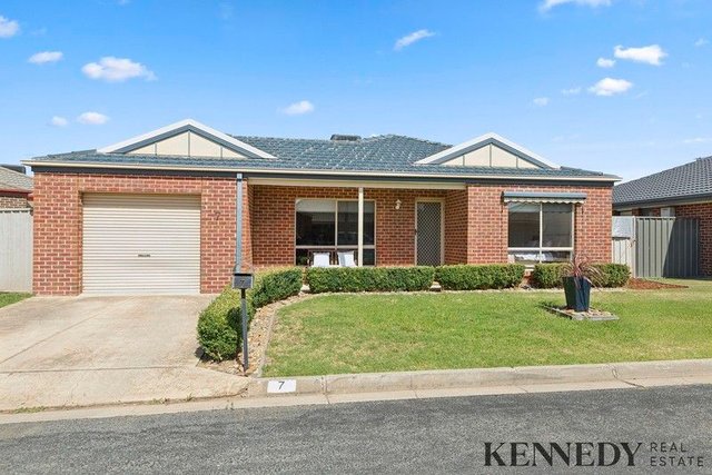 7 Sunshine Boulevard, NSW 2647