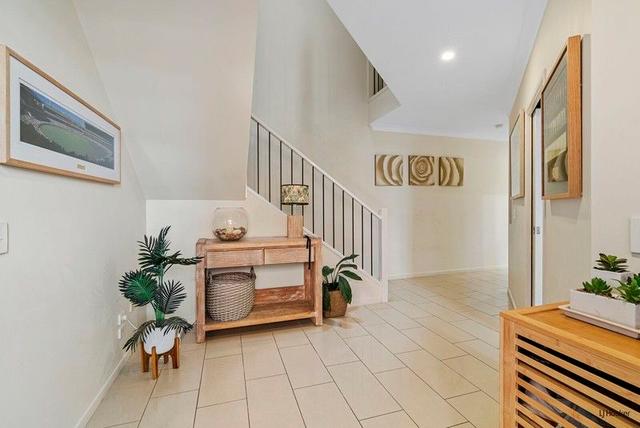 2/83 Tahiti Avenue, QLD 4221