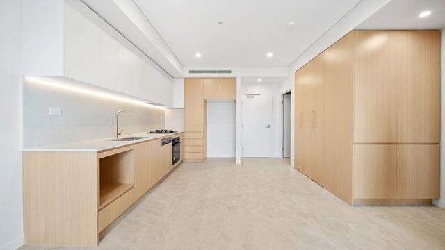 102/2 Dreadnought, NSW 2196