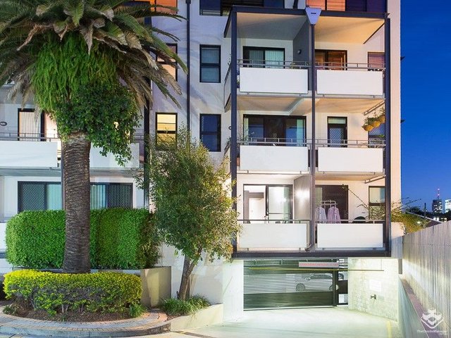 ID:21165513/139 Commercial Road, QLD 4005