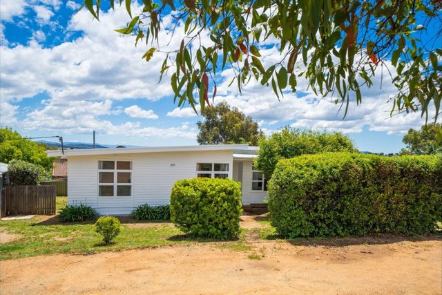 25 Crest Rd, NSW 2620