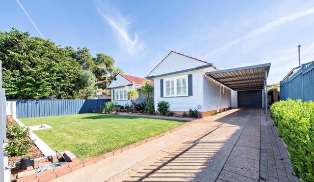 2 Hutchins Avenue, NSW 2830