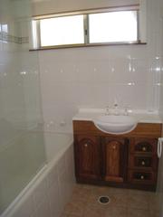 Bathroom (2012-04-10)