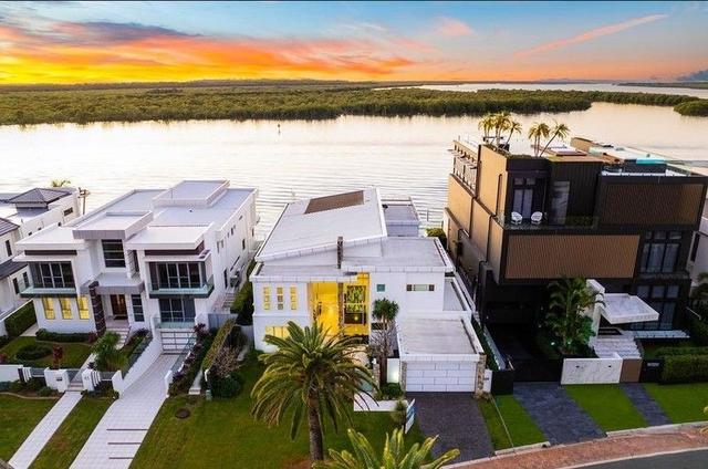 39 Knightsbridge Parade West, QLD 4216