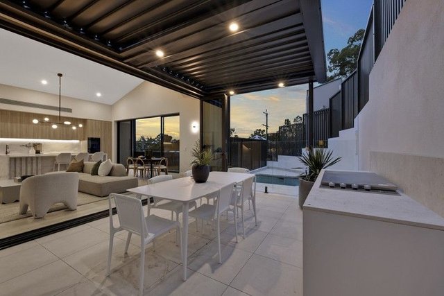 2 Mayne Street, QLD 4066