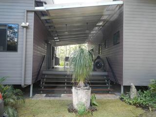 Beautiful entryway to a 4m breezeway