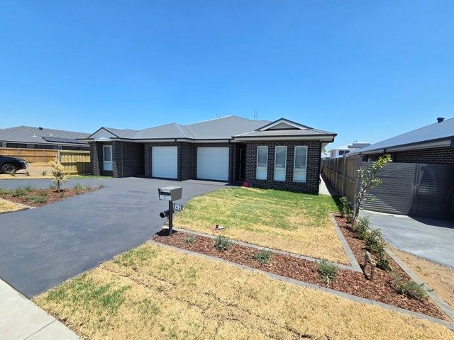 2/243 Settlers Boulevard, NSW 2322