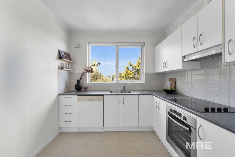 https://images.allhomes.com.au/property/photo/a6a899e718518f2e577f4b6ac8f244e4_hd.jpg