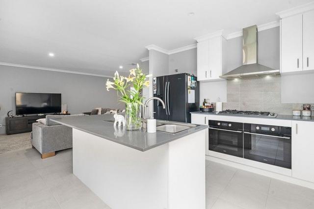 2 Seacliff Approach, WA 6210