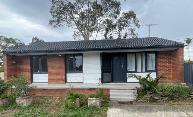 12 Parkes  Crescent, NSW 2770