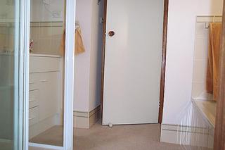 2 Way Bathroom (2006-06-15)