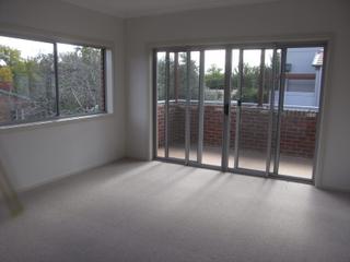 Living Room (2011-04-06)