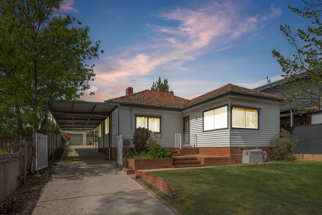 24 Crest Road, NSW 2620