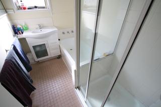Bathroom (2012-11-13)