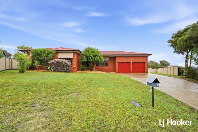 7 Southern Close, ACT 2905