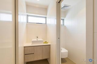 Bathroom (2015-10-14)