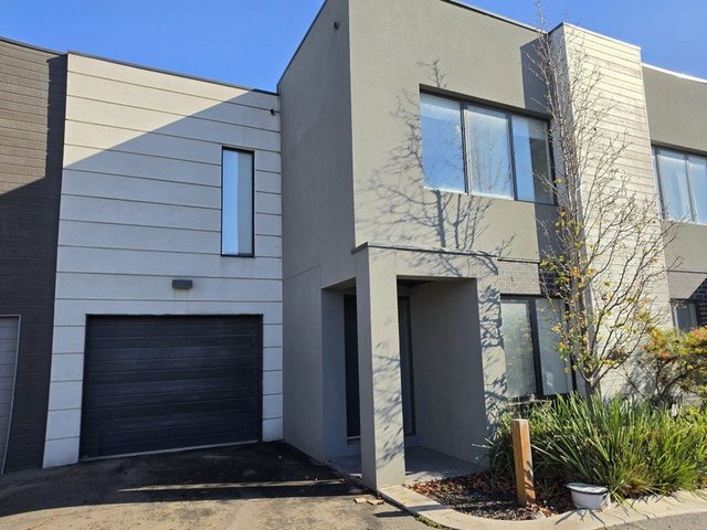 17/47 Waterhaven Boulevard, VIC 3030