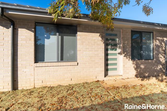 2/7 Davies Place, NSW 2650