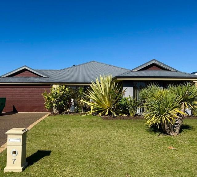 7 Santons Approach, WA 6280
