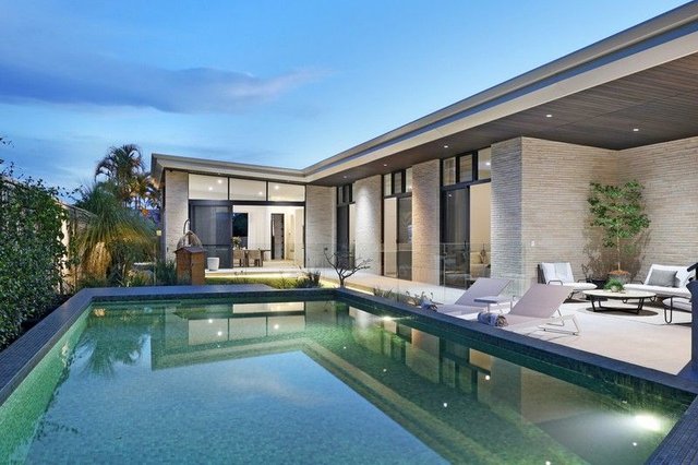 27 Manakin Avenue, QLD 4220