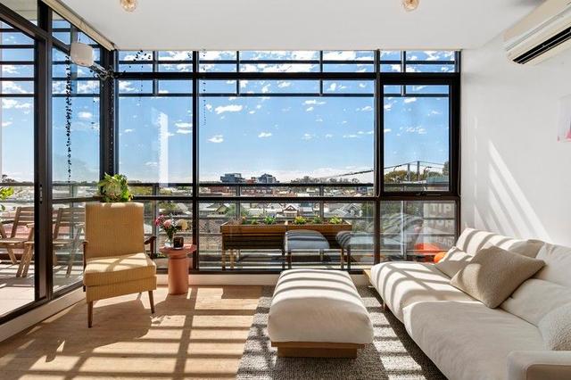 2301/178 Edward Street, VIC 3057