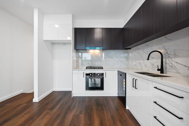 8 Stanford Close (Entry Via Lebanon Crescent), VIC 3170