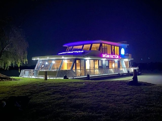 - Houseboat - Wow Factor, SA 5253