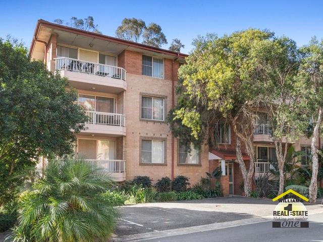 20/4 Mead  Drive, NSW 2170
