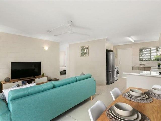 2/120 Greenslopes Street, QLD 4870