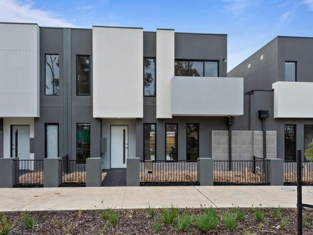 52 Titan Lodge Walk, VIC 3810