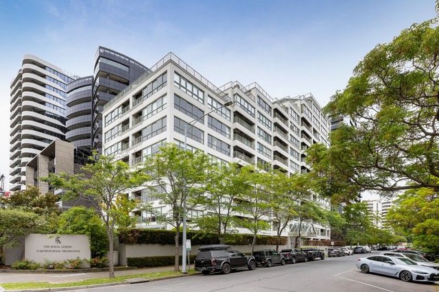208/15 Queens Road, VIC 3000