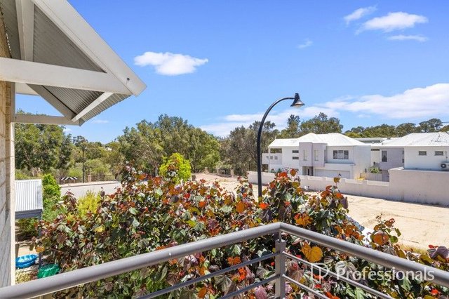 38 Aquaviva Circle, WA 6056