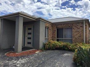 2/7 Strahan Cl, VIC 3806