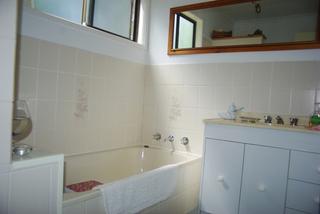 Bathroom (2010-12-08)