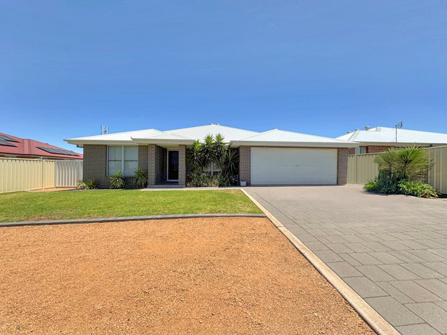 4 Hindmarsh Esplanade, NSW 2830