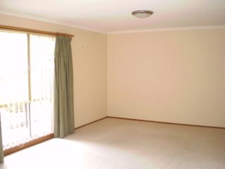 Lounge Room (2014-06-25)