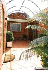 Courtyard (2007-05-30)