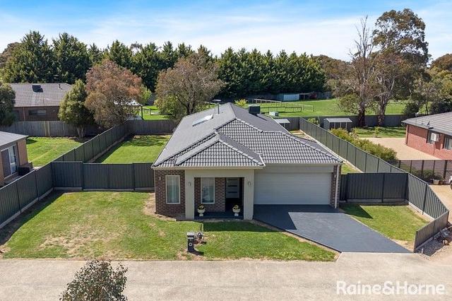 2/11 Newnham Drive, VIC 3434