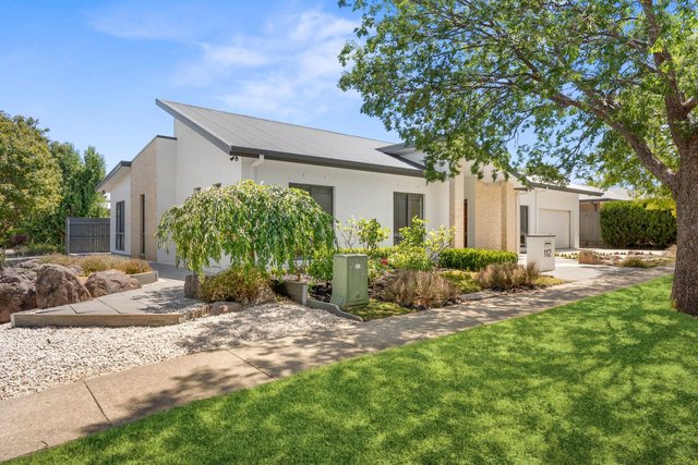 112 Gwen Meredith Loop, ACT 2913