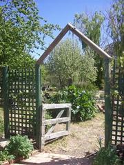 Garden Feature (2008-05-10)