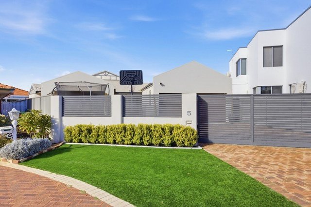 5 Summit Court, WA 6059