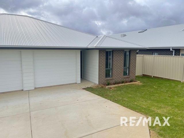 2/7 Wyoming Avenue, NSW 2650