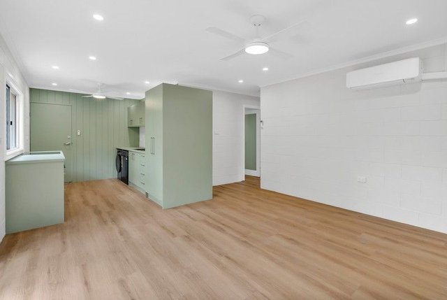 1/379 Mayers Street, QLD 4870